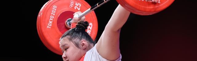 “大宝贝”李雯雯：三把“试举”在奥运纪录留下名字