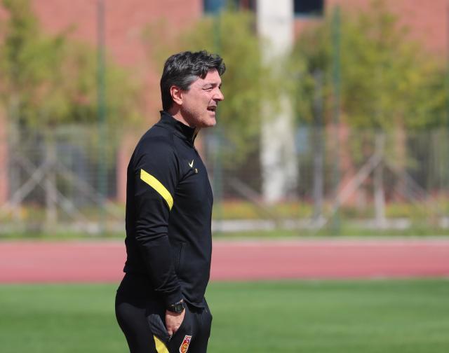 1640944319209056635.jpg 6-中国03年龄段国青队主教练安东尼奥.jpg